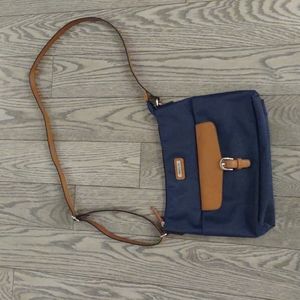 Beautiful blue shoulder bag by Roots ⭐